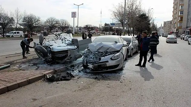 Takla atan otomobil 3 araca zarar verdi