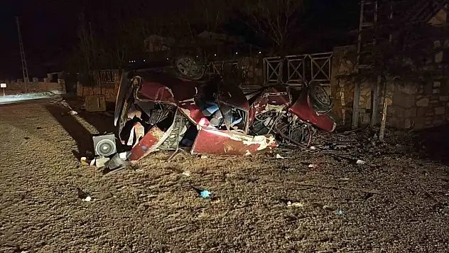 Takla atan otomobildeki iki kişi yaralandı!