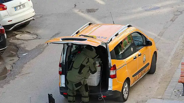 Taksiye binip karton kutusunu almadan kaçan şüpheli, polisi alarma geçirdi