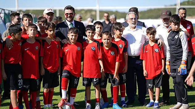 Talas Belediyespor Erciyes'ten iki kupayla döndü