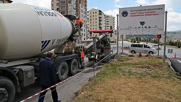 'Büyükşehir Belediyemizin ilçemizdeki farklı yollarda çalışmaları var&quot