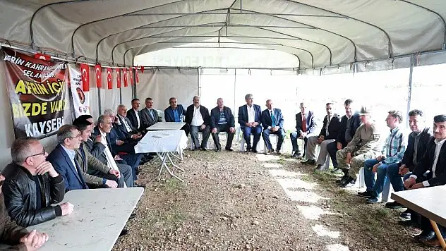 Talas muhtarları sınırdaki askerleri ziyaret etti