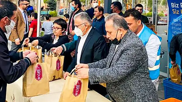 Talas'ta 'Biz Pişirelim Siz Ulaştırın' uygulaması devam ediyor
