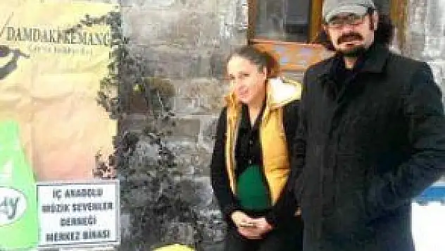 TALAS'TA ASKIDA KIYAFET VAR 