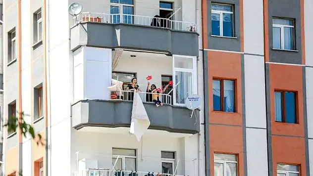 Talas'ta bayram konvoyu