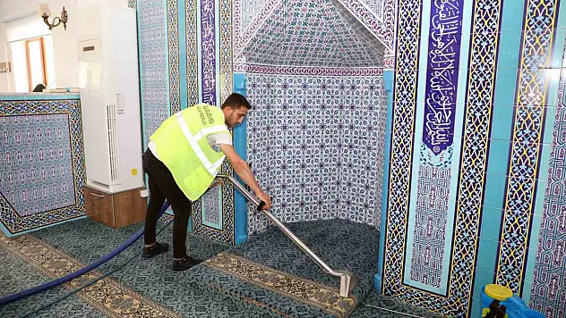 Belediye tarafından yıkanıyor...