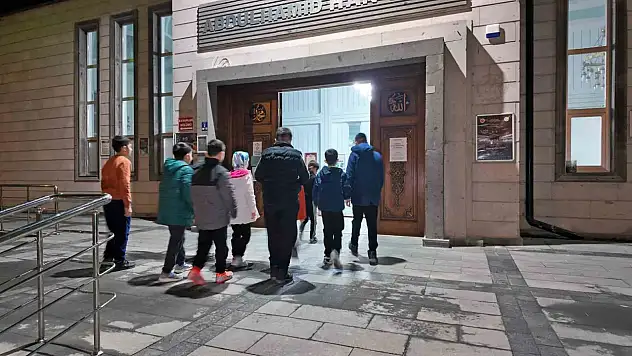Talas'ta camiler çocuk sesleriyle şenlendi