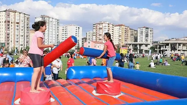 Talas'ta çocukları sevindiren şenlik...