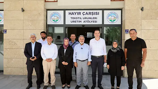 Talas'ta dikkat çeken model! Kumaşlar ihtiyaç sahipleri için kıyafete dönüşüyor