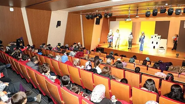 Talas'ta doğa sevgisi oyunla anlatıldı
