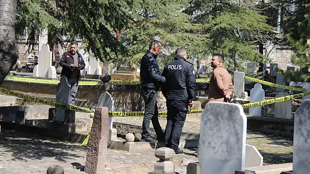 Talas'ta korkunç olay! Mezarlıkta bulundu