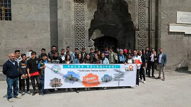 Talas'ta öğrenciler hem geziyor hem öğreniyor