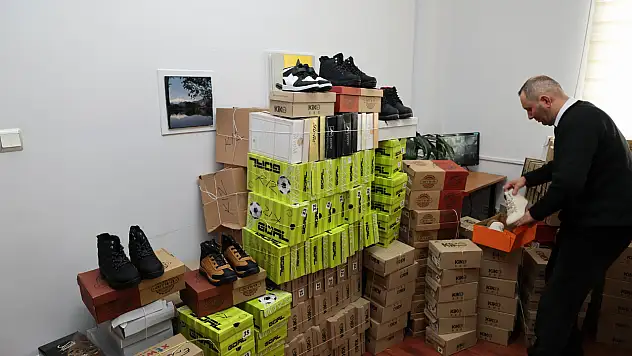 Talas'ta öğrenciler için anlamlı hareket! Kırsal mahallelerde dağıtıldı