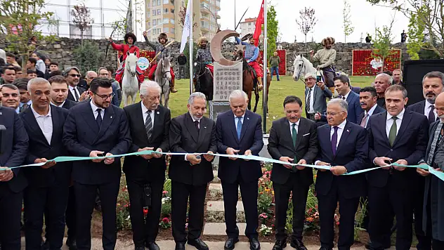 Talas'ta Ortak Türk Alfabesi Anıtı açıldı