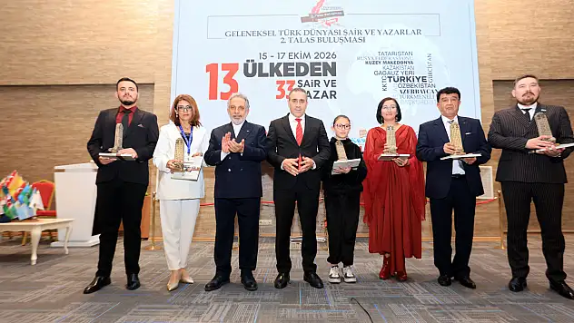 Talas'ta Türk dünyası buluşmasının finali! Başkan Yalçın'a dikkat çeken hediye