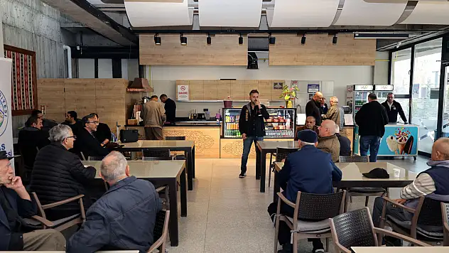 Talas'ta yaşlılara telefon eğitimi! Tek tek anlatıldı