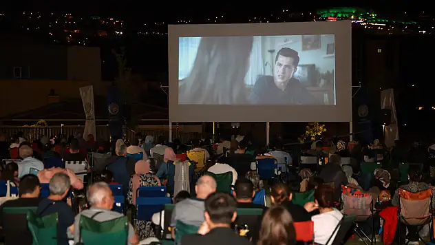 Talas'ta yıldızların altında duygulandıran gece: Eren Bülbül'ün hikâyesi izlendi!
