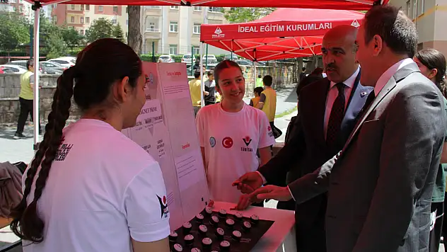 Talas'taki ortaokulda TÜBİTAK 4006-B Bilim Fuarı açıldı