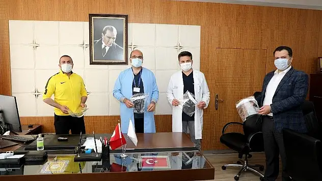Talas'tan sağlıkçılara koruyucu siperlik
