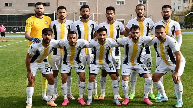 5 galibiyetini de kendi evinde aldı