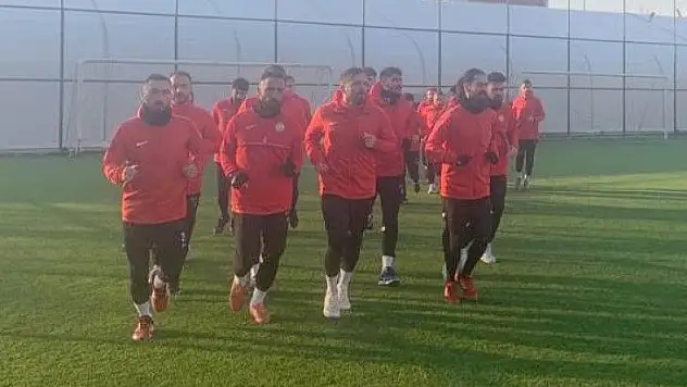 Talasgücü Belediyespor ikinci yarı için topbaşı yaptı