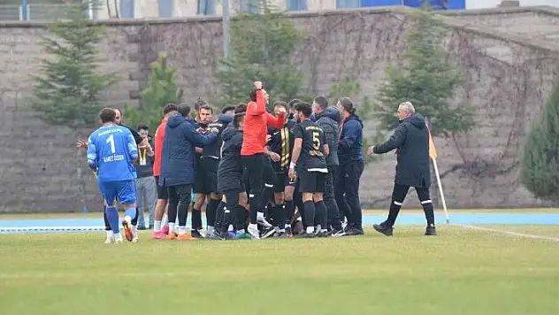 Talasgücü Belediyespor zirveyi parselledi