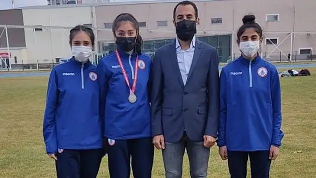 Talaslı atletler şampiyon tamamladı