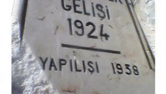 TARİHİ KAYSERİ LİSESİ'NDE ÇÖPE ATILAN 78 YILLIK ATATÜRK KAİDESİ TEPKİ TOPLADI