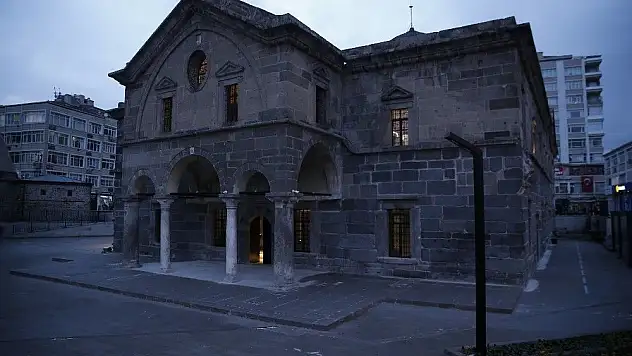 Tarihi kütüphane bu ay açılıyor
