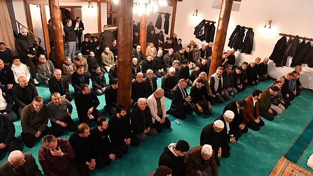 Tarihi Tasmakıran Camii'nde  ilk teravih