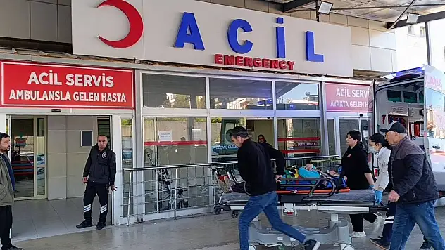 İşçileri taşıyan minibüs devrildi: 15 kişi...