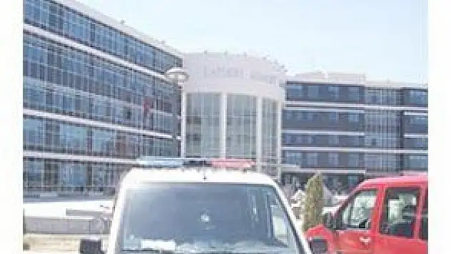 TARTIŞTIĞI ANNESİNİ BIÇAKLAYARAK ÖLDÜRDÜ