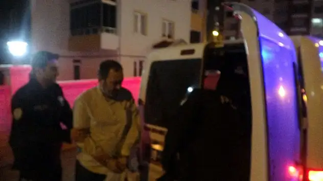 Tartıştığı kızını boynundan bıçaklayarak öldürdü