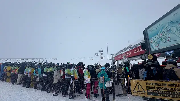 Tatil başladı, kayakseverler Erciyes'e akın etti