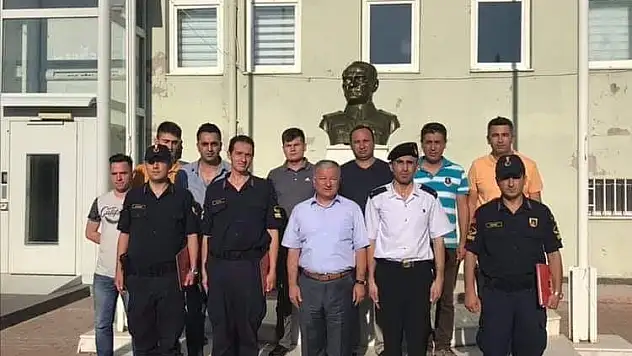 Tayini çıkan jandarma ekiplerine veda yemeği