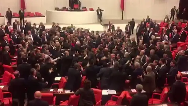 TBMM Genel Kurulunda kavga çıktı