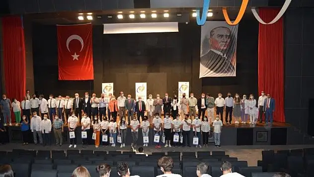 Tekden Eğitim Kurumları'ndan YKS'de ilk binde 11 öğrenci