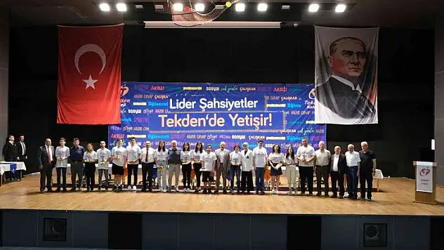 Tekden'de 77 öğrenci YKS'de derece yaptı