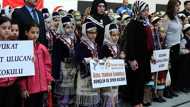 Tekden İlkokulu halk oyunları yarışmasında 1'inci oldu