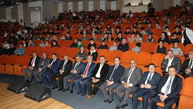 Tekden Koleji öğrencileri Mehmet Akif Ersoy'u andı
