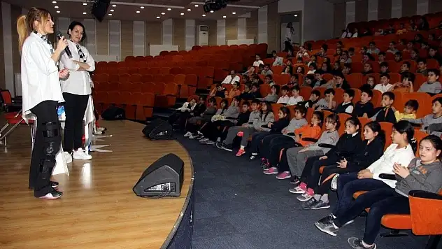 Tekdenli öğrenciler trafik güvenliği ve yol eğitimi aldı
