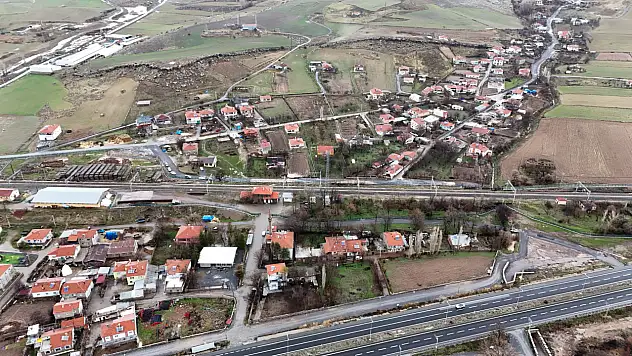 Tel örgüyle bölünen mahallede Ramazan çilesi