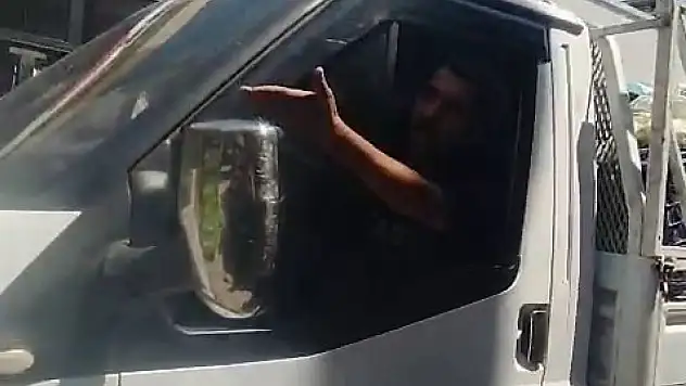 Ters yöne girdi, kadın şoföre saldırdı