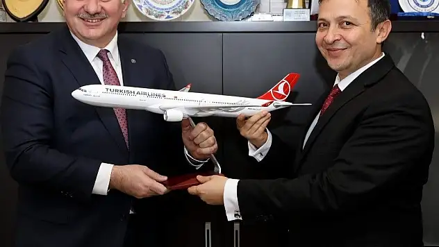THY Genel Müdürü Ekşi, ERÜ Rektörü Çalış'ı  Ziyaret Etti
