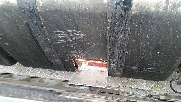 Tırın yakıt deposundan 3 bin paket kaçak sigara çıktı