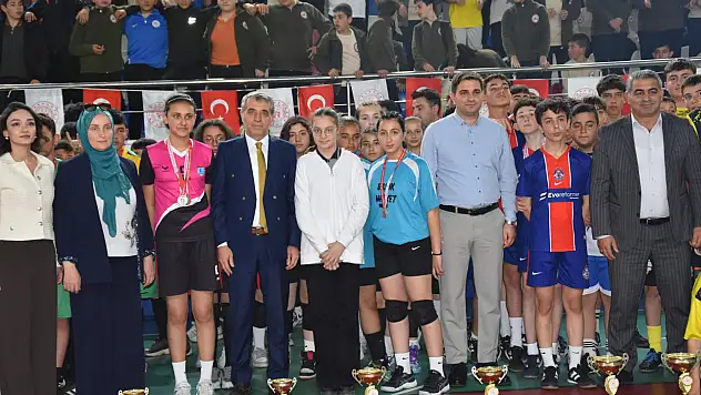 Tomarza'da dereceye giren öğrenciler ödüllendirildi