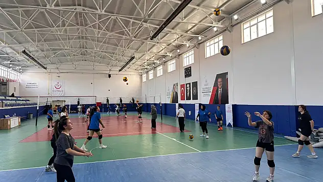 Tomarza'da voleybol kurslarına yoğun ilgi