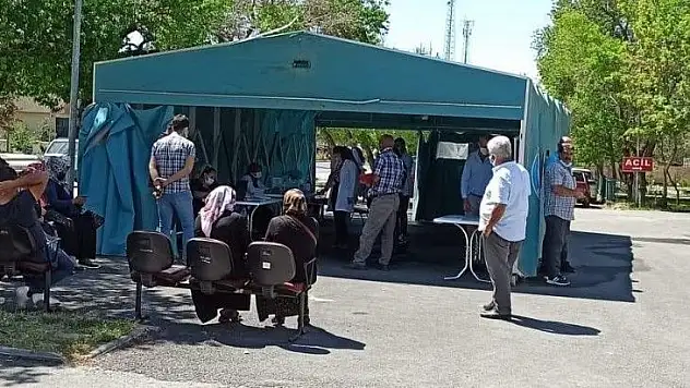 Aşı çadırı kuruldu
