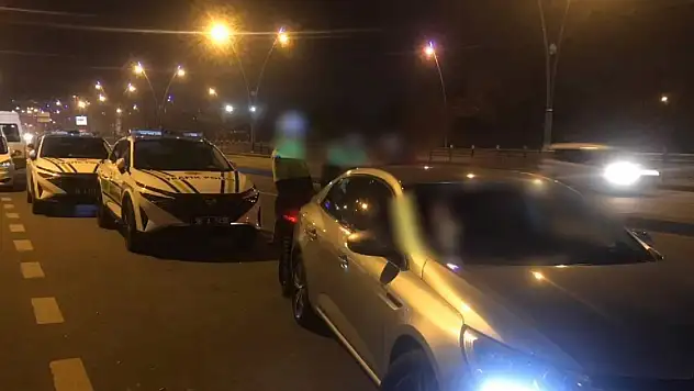 Trafiği tehlikeye düşüren o sürücü bulundu