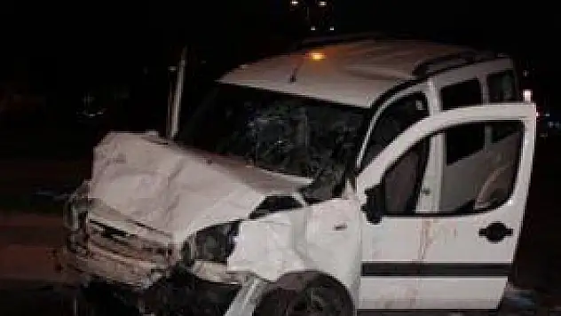 TRAFİK KAZASI: 5 AĞIR YARALI